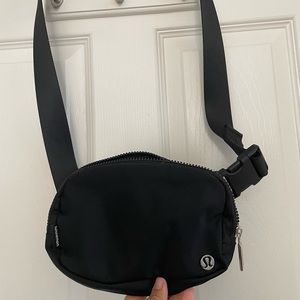 LULULEMON everywhere belt bag in black